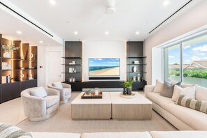 Smart TV, computer monitors