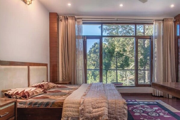 3 bedrooms, bed sheets