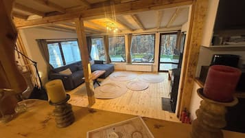 House, 3 Bedrooms, Patio, Garden View | Living area
