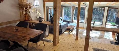 Nhà, 3 phòng ngủ, sân hiên, quang cảnh vườn | Khu ăn uống