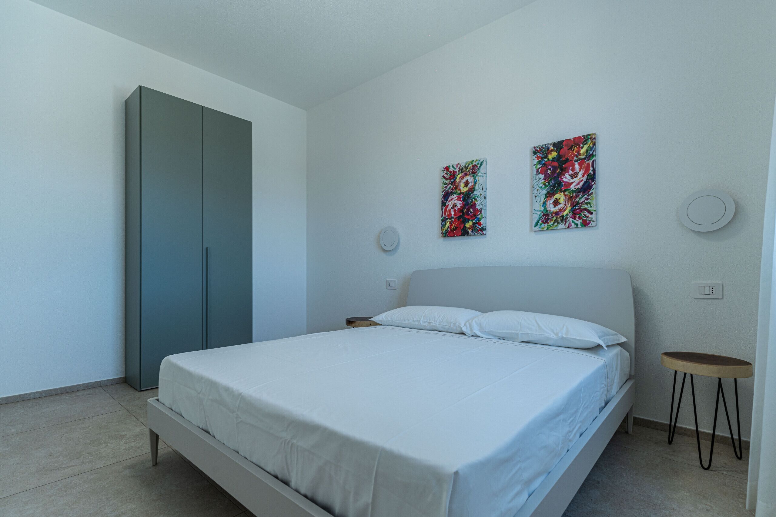 5 bedrooms, iron/ironing board, free WiFi, bed sheets
