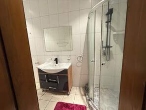 Bathroom - Mayama airport apartment (Accra)