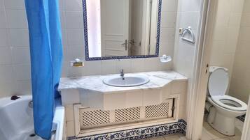 Handtücher, Seife, Toilettenpapier