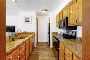 Lägenhet - 1 sovrum | Eget kök | Kylskåp, ugn, kaffe- och tebryggare och brödrost