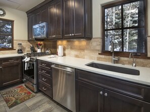 Huis, 4 slaapkamers | Privékeuken | Een koelkast, een oven, een koffiezetapparaat/waterkoker