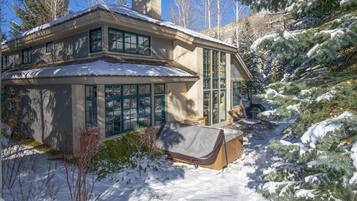 House, 4 Bedrooms | Exterior