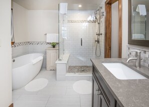 Casa, 4 habitaciones | Baño | Toallas y champú