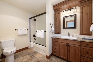 Condo, 3 chambres | Salle de bain | Serviettes fournies