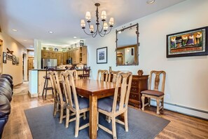 Maison mitoyenne, 3 chambres | Restauration