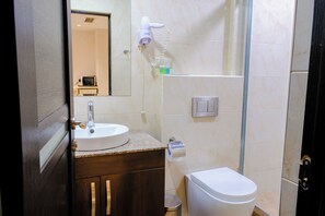 Hair dryer, towels, soap, shampoo - Cozy apartment in charming Yerevan with AC, WiFi (Yerevan)