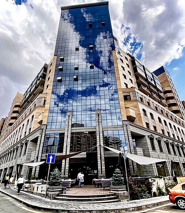 Exterior - Cozy apartment in charming Yerevan with AC, WiFi (Yerevan)