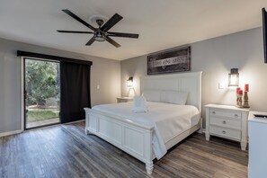 3 habitaciones, escritorio, tabla de planchar con plancha y wifi gratis