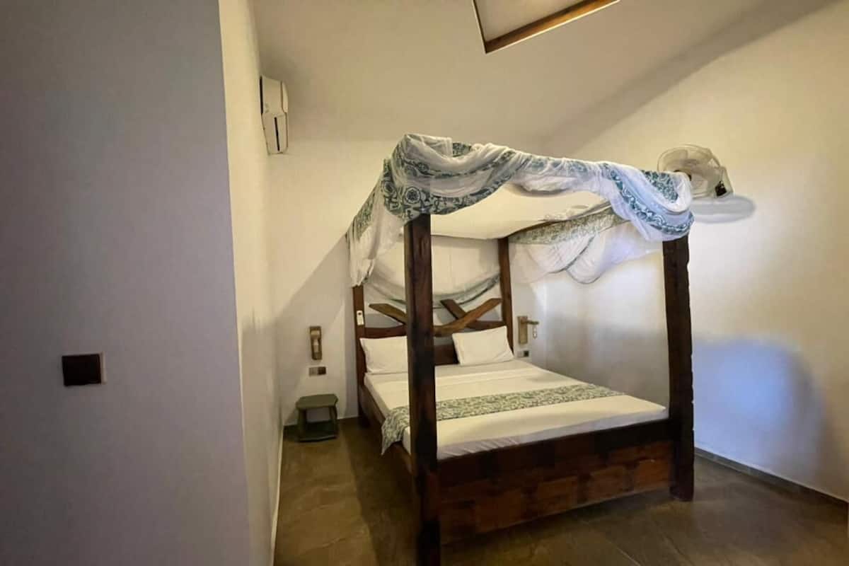 Standard Double or Twin Room, Garden View | Meja, Wi-fi percuma