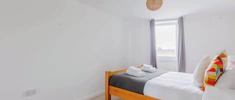 2 chambres, fer et planche à repasser, Wi-Fi, draps fournis