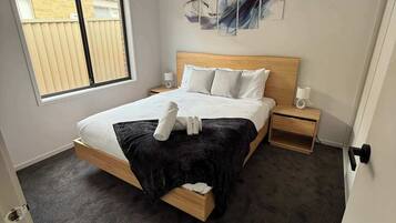 4 bedrooms, desk, iron/ironing board, WiFi