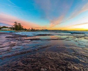 Beach nearby - SEASIDE STUDIO Minutes' walk to Beach, Lake, Fishing in beautiful Shellharbour (Lake Illawarra)