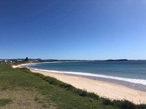 Beach nearby - SEASIDE STUDIO Minutes' walk to Beach, Lake, Fishing in beautiful Shellharbour (Lake Illawarra)