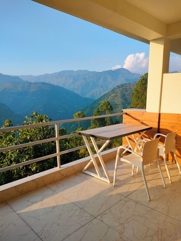 Deluxe Double Room, Balcony, Valley View | Pemandangan balkoni