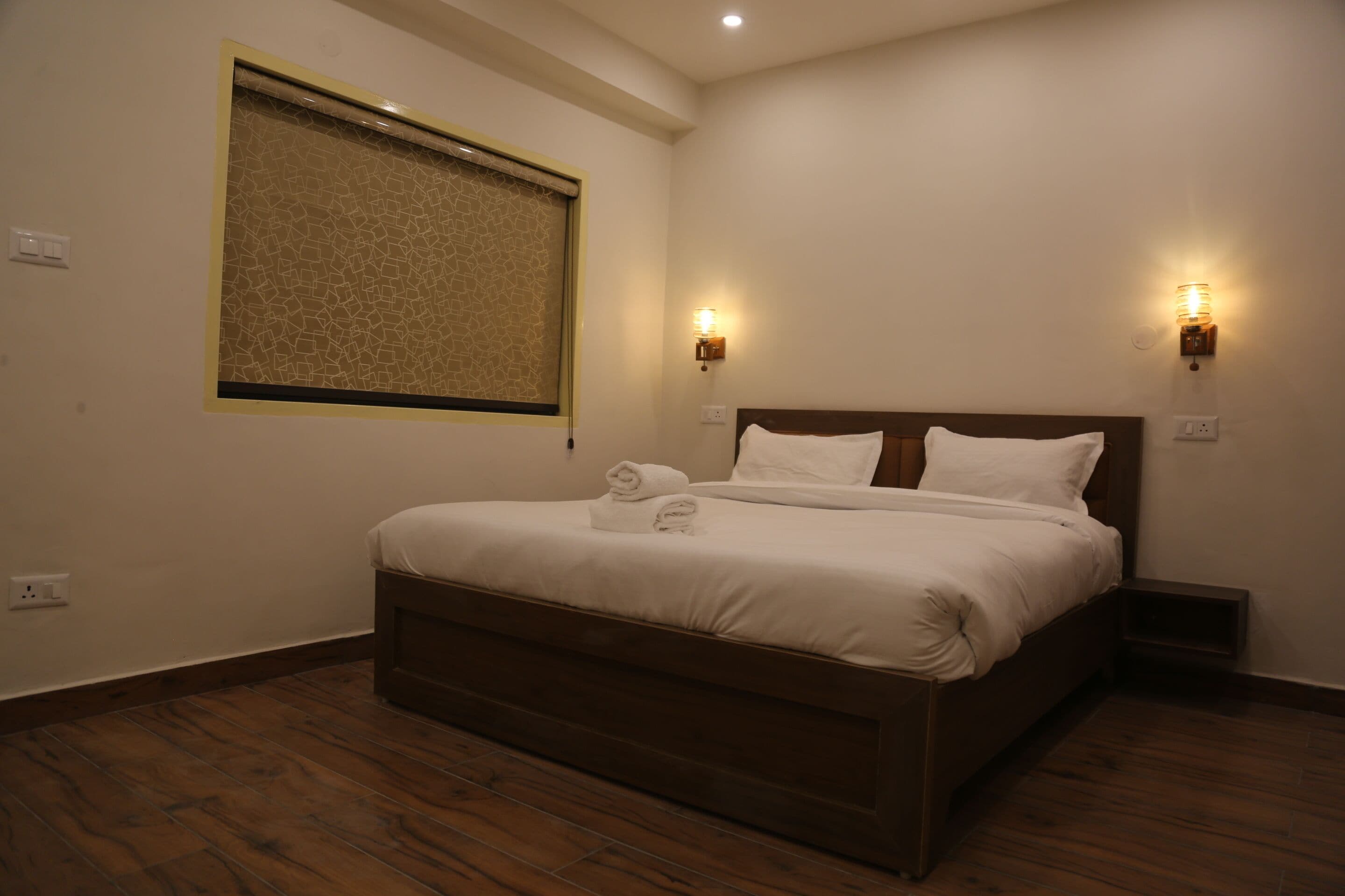 Habitación Deluxe doble, balcón, vistas al valle | Espacio para trabajar con un portátil y cortinas opacas