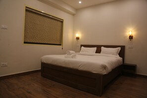 Deluxe Double Room, Balcony, Valley View | Laptop workspace, blackout drapes, iron/ironing board, free WiFi