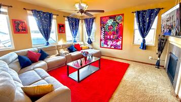 Téléviseur connecté, jeux vidéo, table de baby-foot, écran d’ordinateur