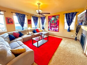 Smart-TV, Videospiele, Tischfußball, Computerbildschirme