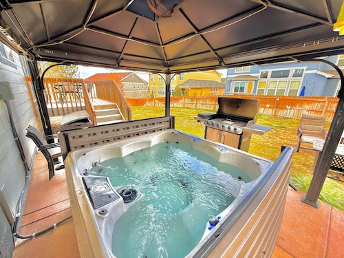 GolfSim HotTub PS5 Sauna Theater Pooltable 6BR 5BA 420