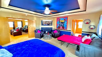 6 bedrooms, desk, iron/ironing board, free WiFi