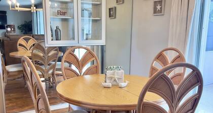 Updated Tranquil 2-bedroom heated pool house in Venice FL, close to Beaches.