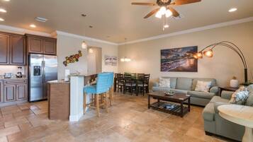 Een televisie en een kantoor