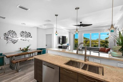 Waterfront Captain's Stateroom: Views, Pool & Hot Tub!