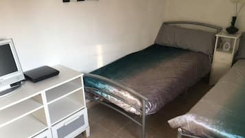 4 bedrooms, free WiFi, bed sheets
