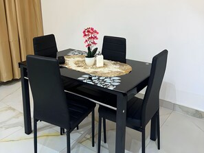 Apartment | Dining - 2BR Apartment With Pool and Wifi Near East Airport (Accra)