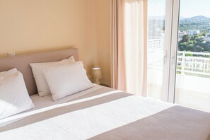 Iron/ironing board, free cribs/infant beds, free WiFi, bed sheets - Barbaras Apartments (Chania)