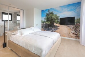 6 Schlafzimmer, Zimmersafe, Bügeleisen/Bügelbrett, Internetzugang