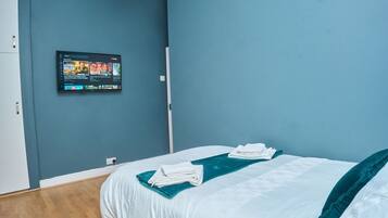 2 bedrooms, iron/ironing board, free WiFi, bed sheets