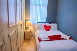 2 bedrooms, iron/ironing board, free WiFi, bed sheets