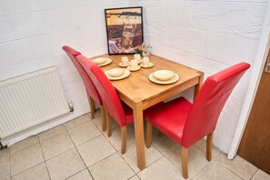 Dining - 2dbed Close to Etihad, Coop Live, Manchester (Manchester)