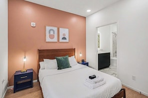 2 chambres, fer et planche à repasser, Wi-Fi, draps fournis