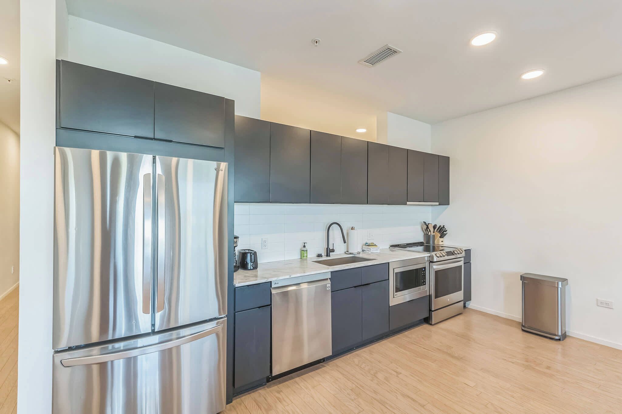 Refrigerador, microondas, horno, placa de cocina