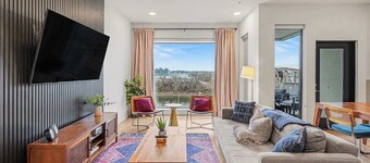 Modern 2 BDR w/ River View Balcony, Walk to DT!