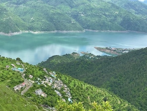 Lake view - Surya Lake View Retreat (Tehri)
