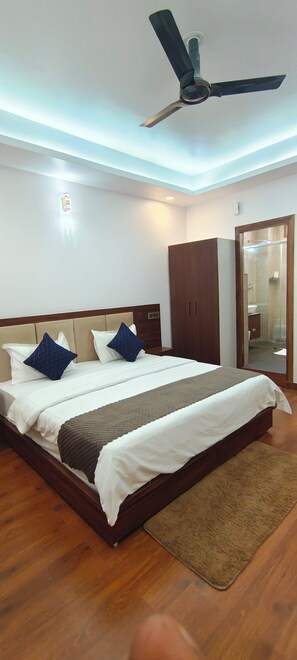Premium Studio Suite | Desk, laptop workspace, free WiFi, bed sheets - Surya Lake View Retreat (Tehri)