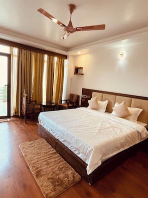 Premium Room | Desk, laptop workspace, free WiFi, bed sheets - Surya Lake View Retreat (Tehri)