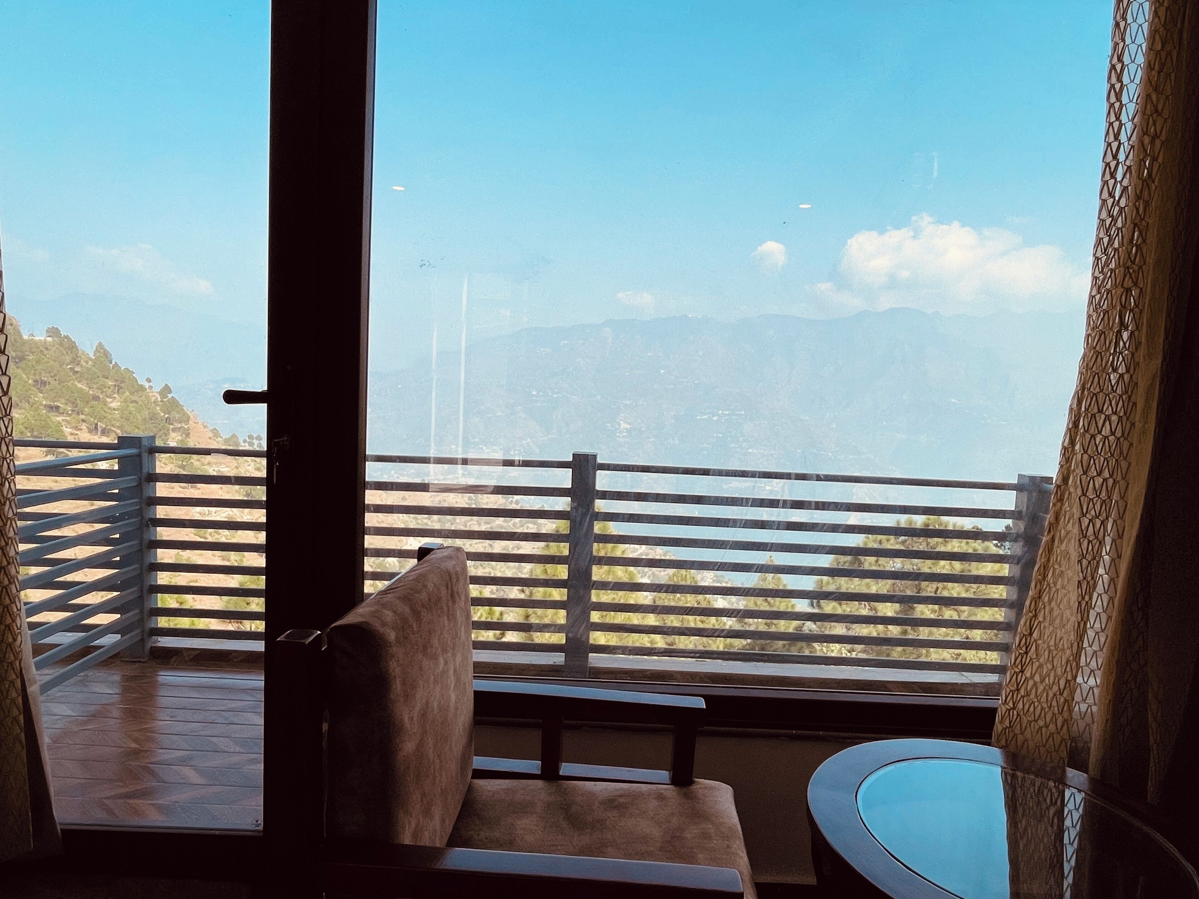 Premium-Zimmer | Wohnbereich | LCD-Fernseher