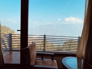 Premium Room | Living area - Surya Lake View Retreat (Tehri)