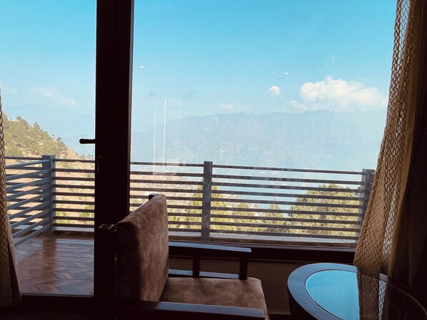 Premium Room | Living area | LCD TV - Surya Lake View Retreat (Tehri)