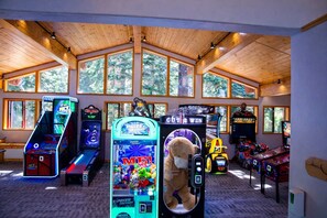 Game room - Mtn Bike Northstar Condo By Gondola (Truckee)