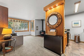 TV, fireplace, offices