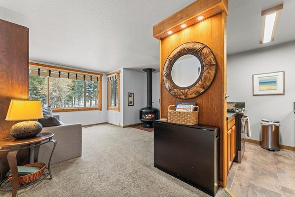 Televisión, chimenea, oficina